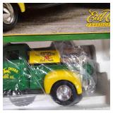 1:24 John Deere Dealership 1947 Studebaker