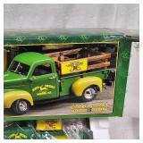 1:24 John Deere Dealership 1947 Studebaker