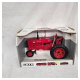 1:16 Super MTA Farmall Tractor
