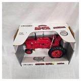 1:16 Super MTA Farmall Tractor