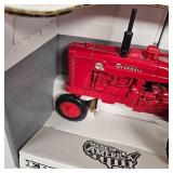 1:16 Super MTA Farmall Tractor