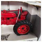 1:16 Super MTA Farmall Tractor