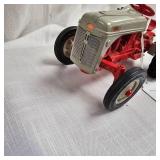 1:16 Ford Wide Front Tractor