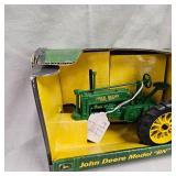 1:16 John Deere Model BN Tractor
