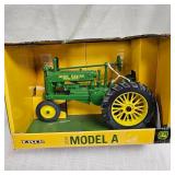 1:16 John Deere Model A Tractor