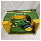 1:16 John Deere Model A Tractor