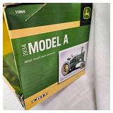 1:16 John Deere Model A Tractor
