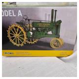 1:16 John Deere Model A Tractor