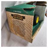 1:!6 John Deere Model LA Tractor