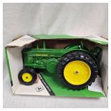 1:16 John Deere Model R Tractor