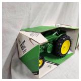 1:16 John Deere Model R Tractor