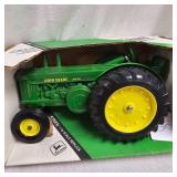 1:16 John Deere Model R Tractor