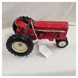 Vintage International Tractor 1/16