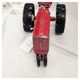 Vintage International Tractor 1/16