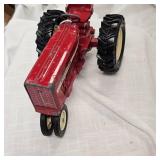 Vintage International Tractor 1/16