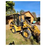 1999 CAT 902 Wheel Loader with bucket and  Fork Attachment