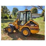 1999 CAT 902 Wheel Loader with bucket and  Fork Attachment
