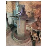 Reed Pipe Vise on Heavy Metal Stand with Anvil Sides