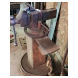 Reed Pipe Vise on Heavy Metal Stand with Anvil Sides