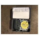 Intermatic T100 Series 40 Amp 24-Hour Indoor Mechanical Timer with Double Pole Single Throw Switching 120 VAC, Gray  Customer Returns See Pictures