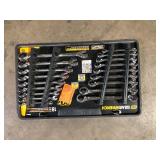 GEARWRENCH SAE/MM 90-Tooth Pro Combination Ratcheting Wrench Tool Set with Tray (18-Piece)    Customer Returns See Pictures