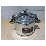 Universal (Large) 15-Quart Aluminum Pressure Cooker for Professional Use  Commercial-Grade, 1 Safety Valve, Reinforced Handles, Easy-Open Lid,  Ideal for Large Kitchens, and Restaurants
