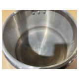 Universal (Large) 15-Quart Aluminum Pressure Cooker for Professional Use  Commercial-Grade, 1 Safety Valve, Reinforced Handles, Easy-Open Lid,  Ideal for Large Kitchens, and Restaurants