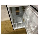 Vissani 10.1 cu. ft. Top Freezer Refrigerator in Black
