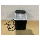 Mainstays Countertop Ice Maker, Rich Black, 9 Bullet Cubes, 2 Ice Sizes, 26 lbs/24H with Removable & Washable Ice Tray & Scoop, with Self-Cleaning Function
