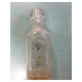 6 Vintage Cream Top Milk Bottles in Wire Milk Bottle Carrier