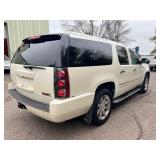 2010 GMC YUKON XL DENALI *All Wheel Drive | No Accidents* (NO RESERVE)