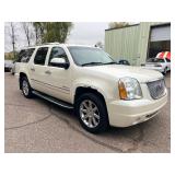2010 GMC YUKON XL DENALI *All Wheel Drive | No Accidents* (NO RESERVE)
