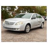 2006 TOYOTA AVALON XL *No Accidents Reported* (NO RESERVE)