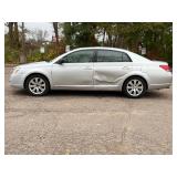 2006 TOYOTA AVALON XL *No Accidents Reported* (NO RESERVE)