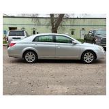 2006 TOYOTA AVALON XL *No Accidents Reported* (NO RESERVE)