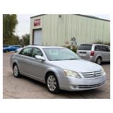 2006 TOYOTA AVALON XL *No Accidents Reported* (NO RESERVE)