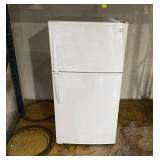 Kenmore Refrigerator w/Top Freezer (White) 448V-60Hz 2.2A 111.71212613