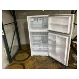 Kenmore Refrigerator w/Top Freezer (White) 448V-60Hz 2.2A 111.71212613