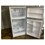 Kenmore Refrigerator w/Top Freezer (White) 448V-60Hz 2.2A 111.71212613