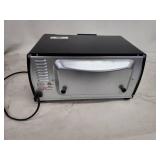 Walmart 1010J-H15 Countertop Toaster Oven with Baking Tray and Rack
