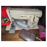Vintage Sewing Machine & Asst Accessories