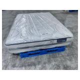 Serta iComfort Hybrid Vantage II Plush Queen Mattress - MSRP $1,299.00 - No Reserve!