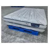 Serta iComfort Hybrid Vantage II Plush Queen Mattress - MSRP $1,299.00 - No Reserve!