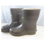 (BS) Pair of Thinsulate Rubber Boot...