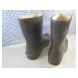 (BS) Pair of Thinsulate Rubber Boot...
