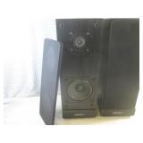 (F-1) Pair of Proton 302 Speakers 1...