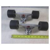 (BS) Set of Skatboard/Longboard Tru...