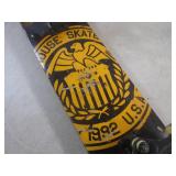 (F-3) Bird House Skateboard...