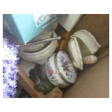 (A-1) Box of Assorted Small Decor /...