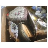 (A-1) Box of Assorted Small Decor /...